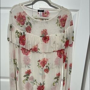 Dice women top with flowers nwot